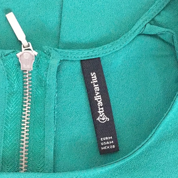 Sleeveless top - Picture 3 of 3